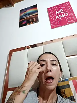 LunaZambrano Adlı Modelin Canlı XXX Sohbeti