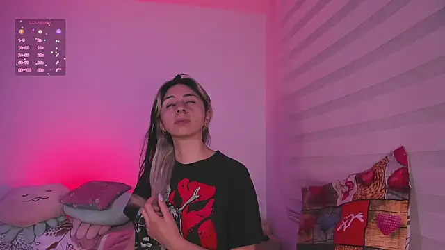 K2xxKrawl Adlı Modelin Canlı XXX Sohbeti