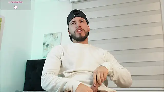 XXX chat uživo modela Thiago_Hill