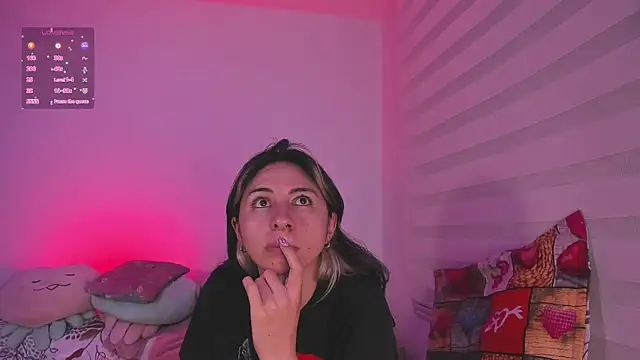 K2xxKrawl Adlı Modelin Canlı XXX Sohbeti