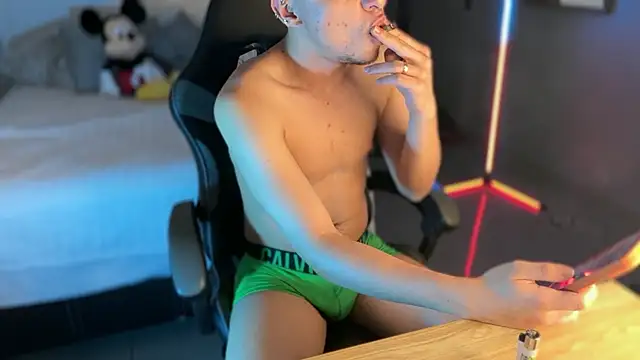 zamir333's Webcam Show