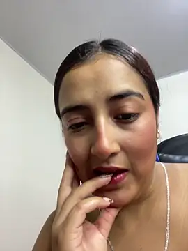 Chat +18 de karelyfox ao vivo