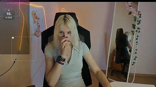 EvelinaLuu Live XXX Chat