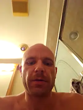 FrankieFuckMe's Live XXX Chat