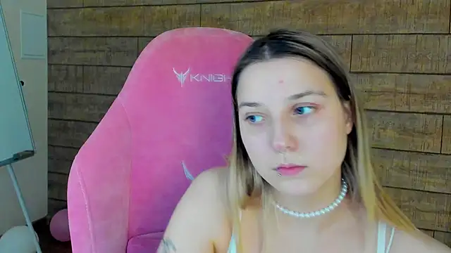 Chat +18 de TinnaBurton ao vivo