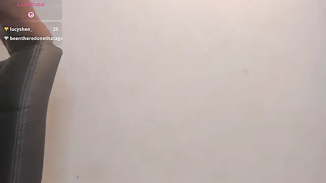 Karla_Dior7: διαδικτυακό σόου στην κάμερα