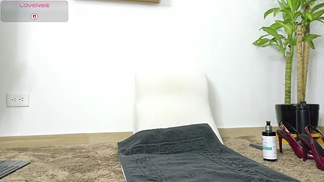 XXX chat uživo modela SophieBaker__