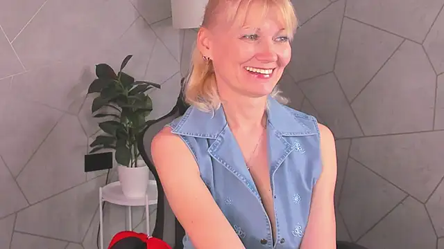 Julie_Lucas: онлайн-секс-чат