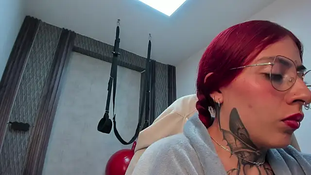 selene_red_ live XXX chat