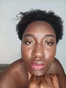 Show modela KaleaEbony na web-kameri