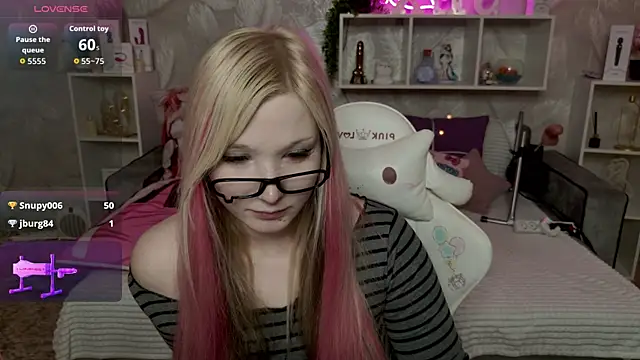 MeowkaKitty Show Webcam