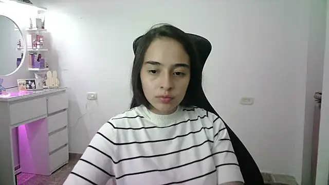 aineangeel Adlı Modelin Web Kamerası Şovu