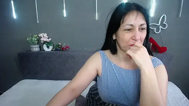 LiluGrants Chat XXX in diretta