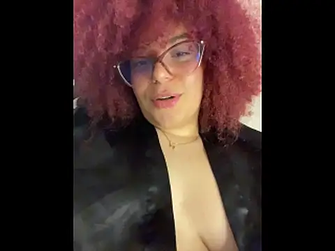 Leyah__ Adlı Modelin Canlı XXX Sohbeti
