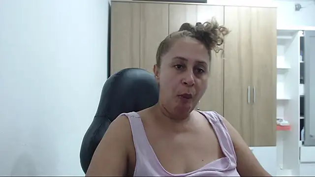 Chatroom XXX en direct de RoxanaLove9
