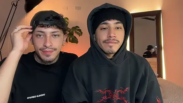 Noah_and_Steven élő XXX-chatje