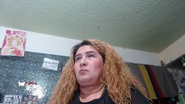 Perla1981-- Adlı Modelin Canlı XXX Sohbeti
