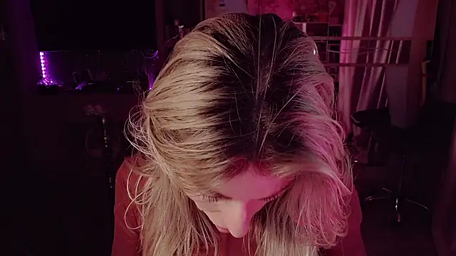 AnnieGOld_ Adlı Modelin Canlı XXX Sohbeti