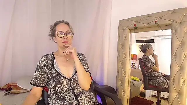 laurasofia45 Adlı Modelin Canlı XXX Sohbeti