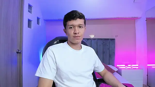 Show modela ken_col na web-kameri