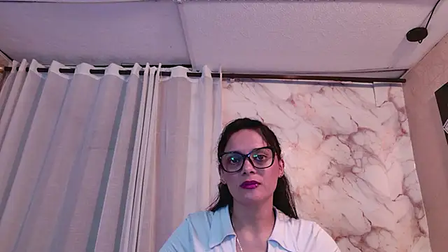 QueenSallyDesire's Live XXX Chat