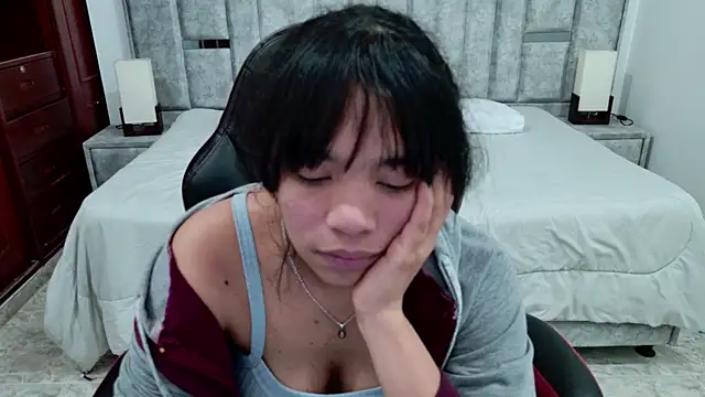 Chat +18 de laureentt_ ao vivo