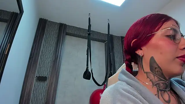 selene_red_ live XXX chat