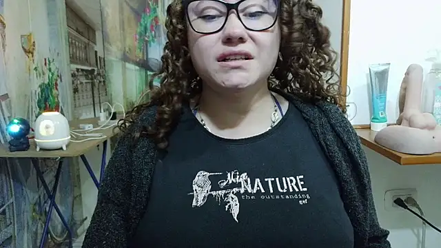 curly_greeneyed's Live XXX Chat