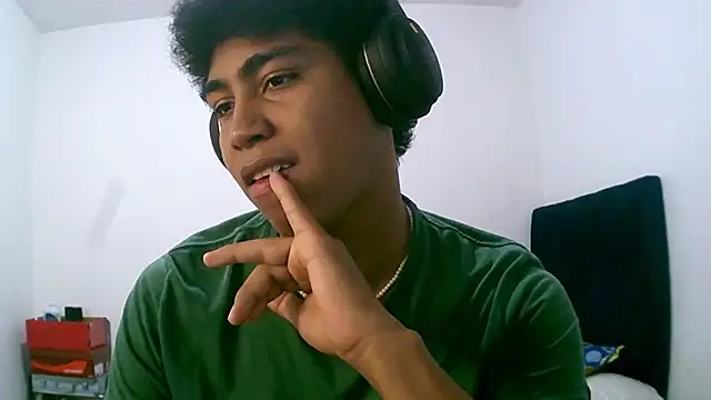 joused_dominic's Live XXX Chat