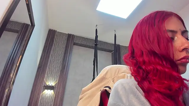XXX chat uživo modela selene_red_