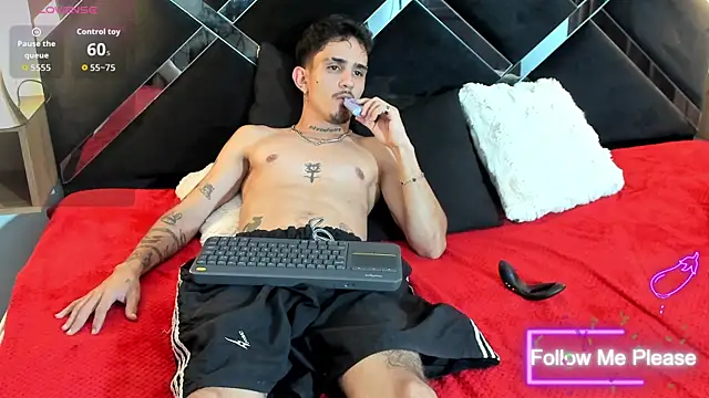 nextboywell1 Show in webcam