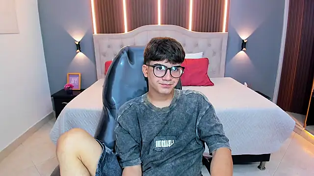 Tommy18__ – Live XXX-chat