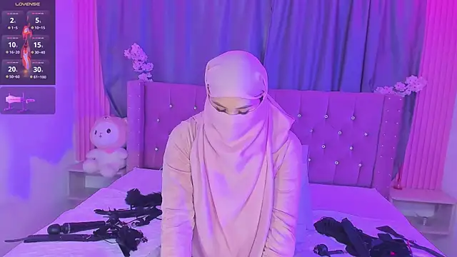 Show modela Nayla-Mouna na web-kameri