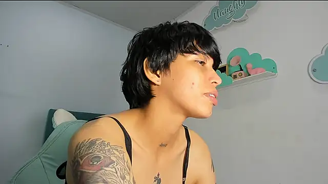 ivyheat3 élő XXX-chatje