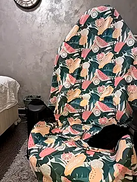 AvaSquirtMilf Show in webcam