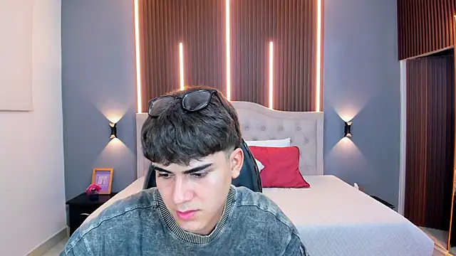 Živý XXX chat Tommy18__