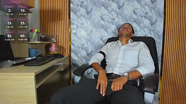 Hideintheoffice Show Webcam