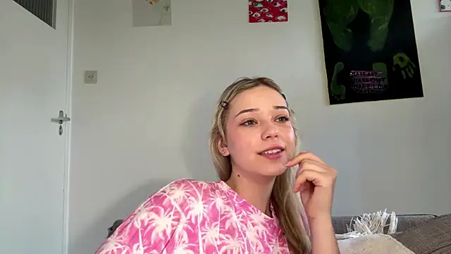 SourMidday Webcamshow