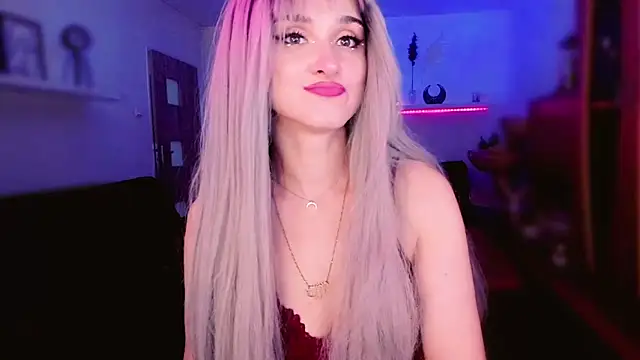 Show modela MistressJolie na web-kameri