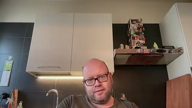 theitalianbear Webcam Show