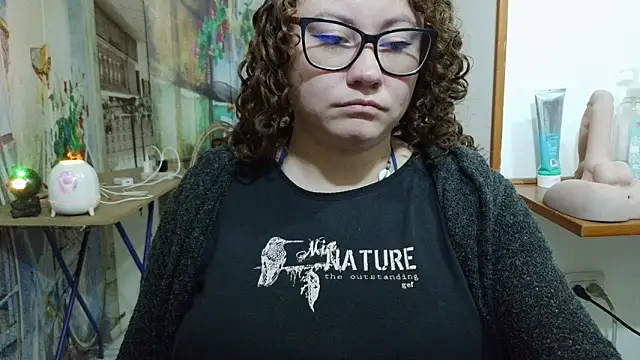 curly_greeneyed's Live XXX Chat