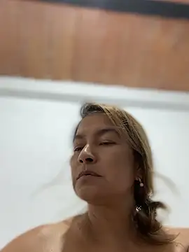 Jlo_69 即時 XXX 聊天