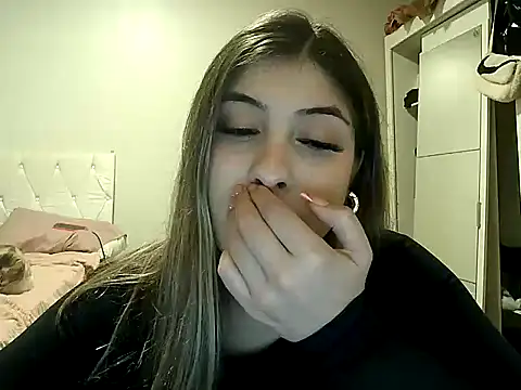 Becca_B: διαδικτυακό σόου στην κάμερα