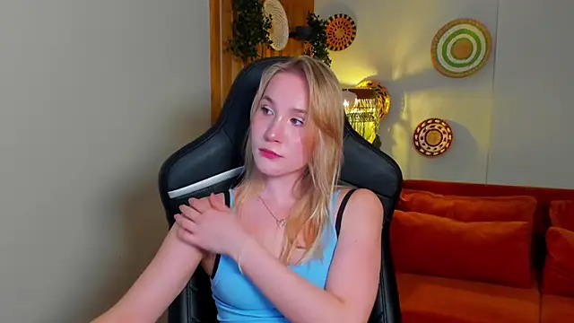Chat +18 de ElaraVoltage ao vivo