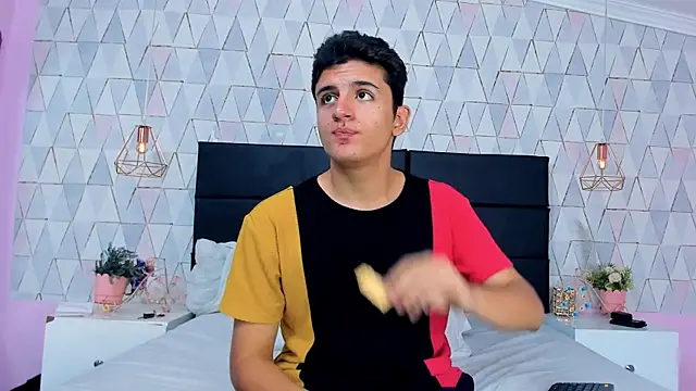 JacksonDunss: διαδικτυακό σόου στην κάμερα