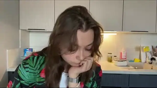 Thyeiysyla Webcam Show