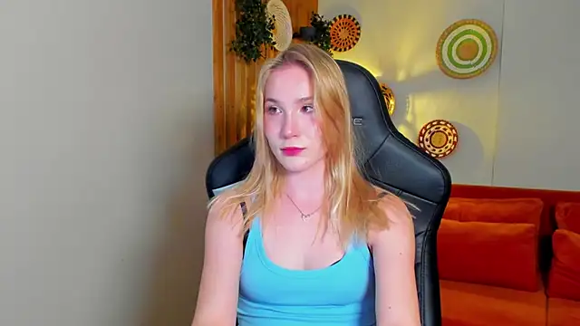 ElaraVoltage's Live XXX Chat