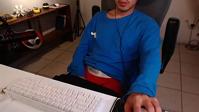 Thieves9 Show in webcam