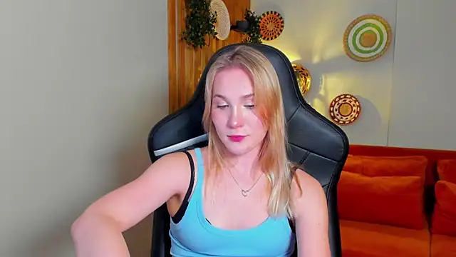 ElaraVoltage's Live XXX Chat