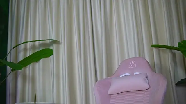 Chat XXX ao vivo de FoxieJullia